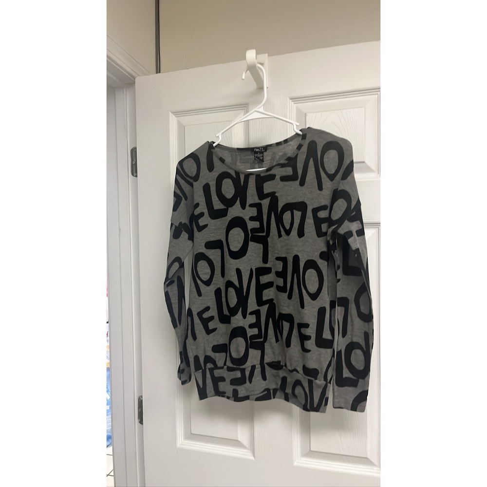rue21 Womens Gray Black Love Typography Print Long Sleeve Knit Top Small